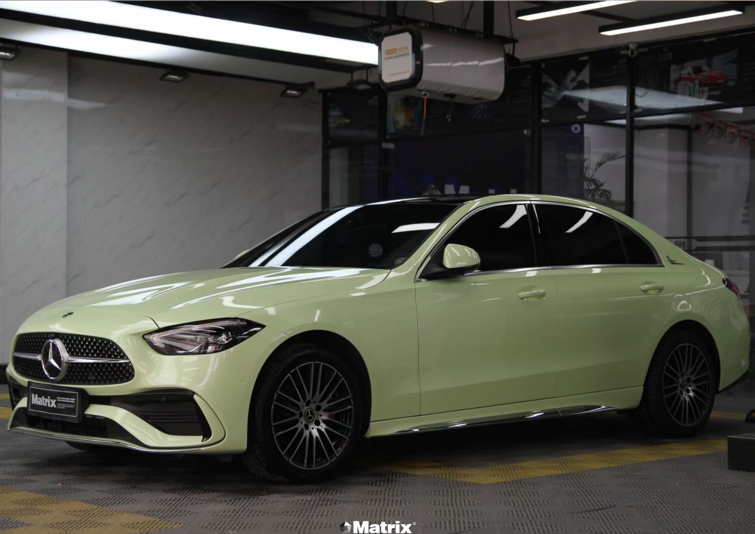 奔驰c级矩阵改色膜卡其灰绿,灰色与绿色的大胆碰撞_搜狐汽车_搜狐网