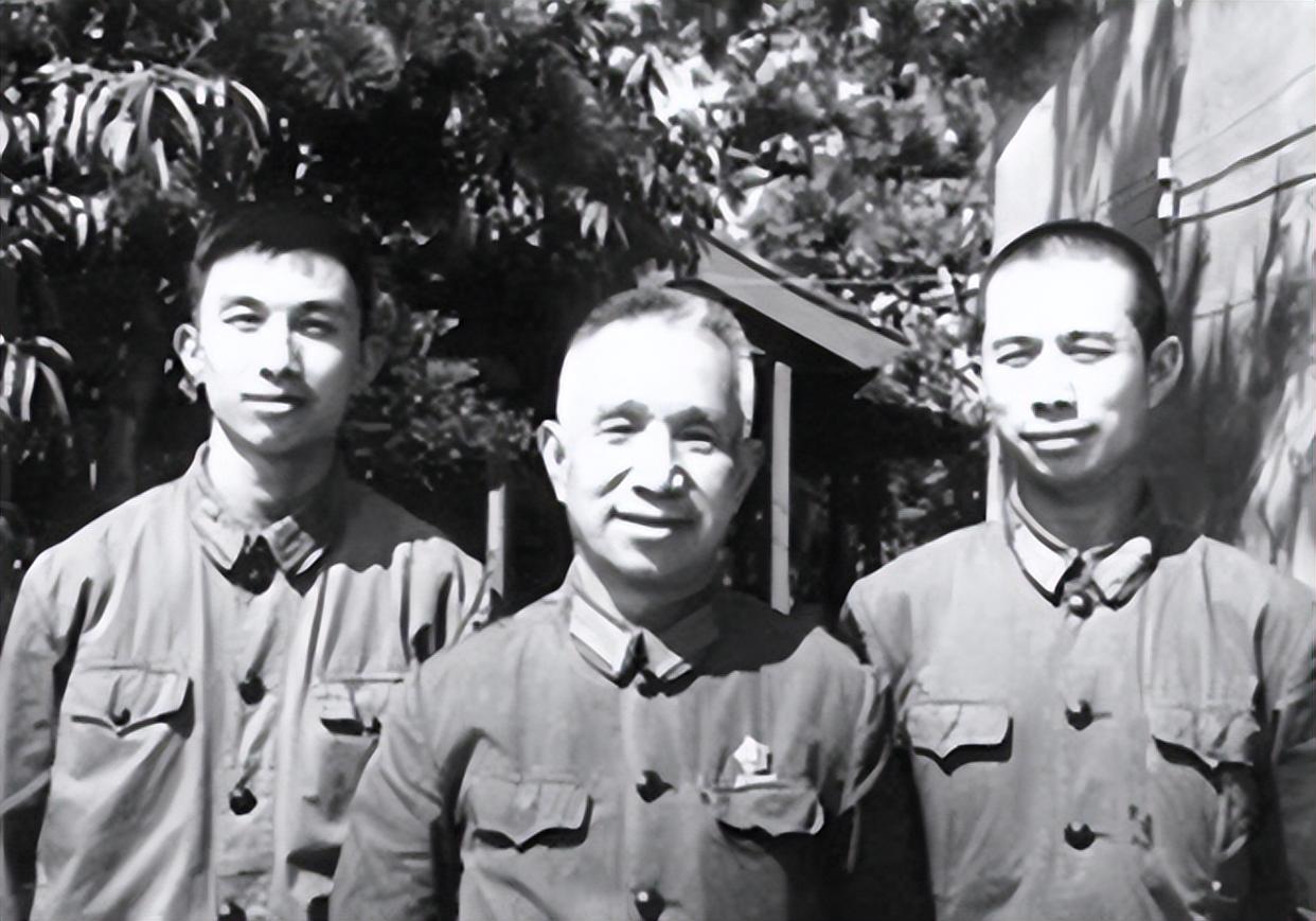 开国大将粟裕的长子,子承父志从军,67年击落美军侦察机获三等功_粟戎