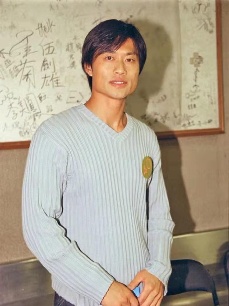 "tvb忠臣"黄德斌,虽然不被重视,但甘愿做tvb"金牌绿叶"30年