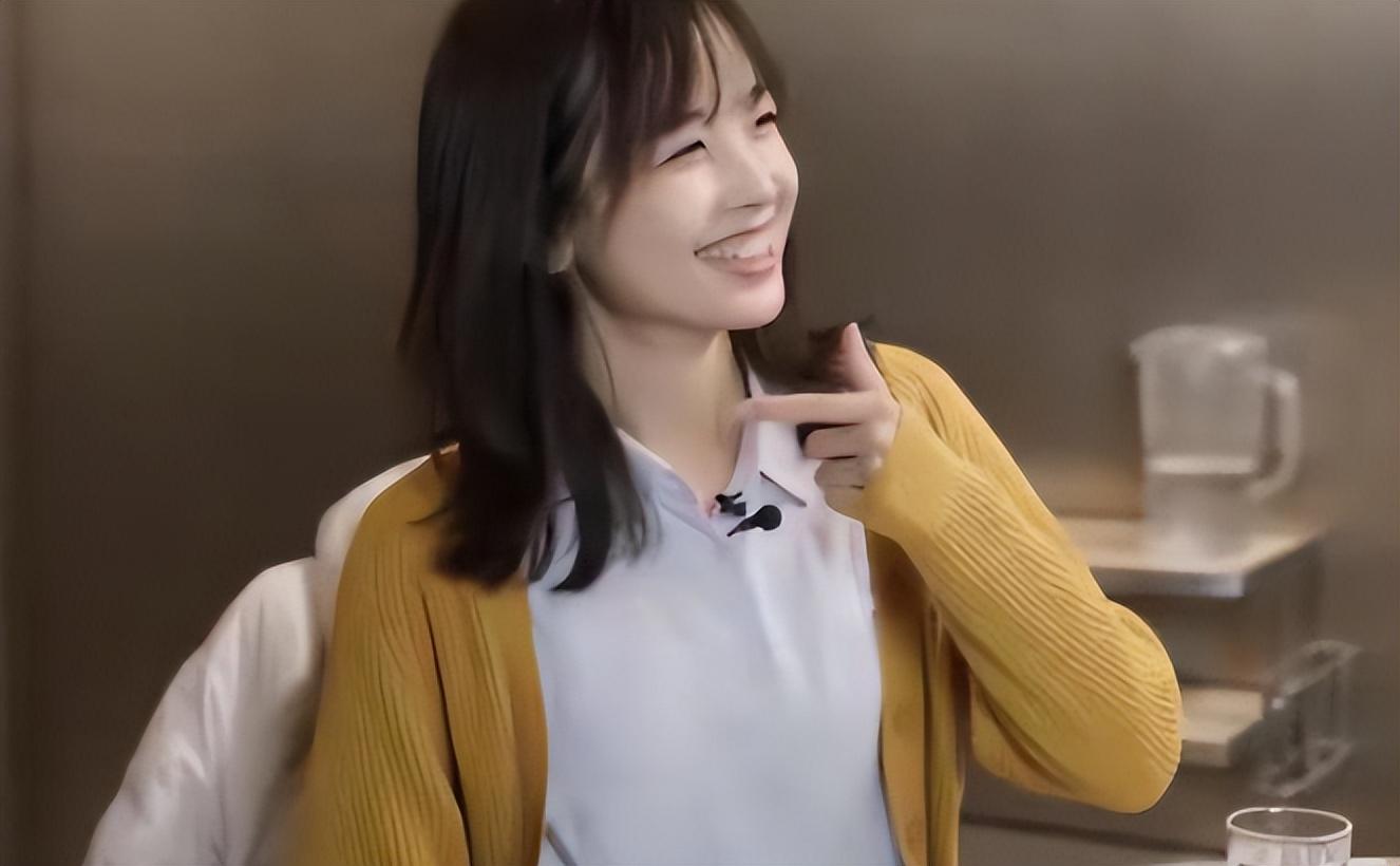 "央视主持"王冰冰:凭清纯长相走红,却因和徐嘉余恋爱翻车?