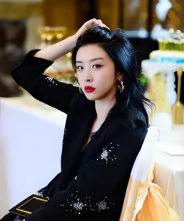 京圈公主赵小棠:与虞书欣要好被骂吸血鬼,年仅20开百万豪车