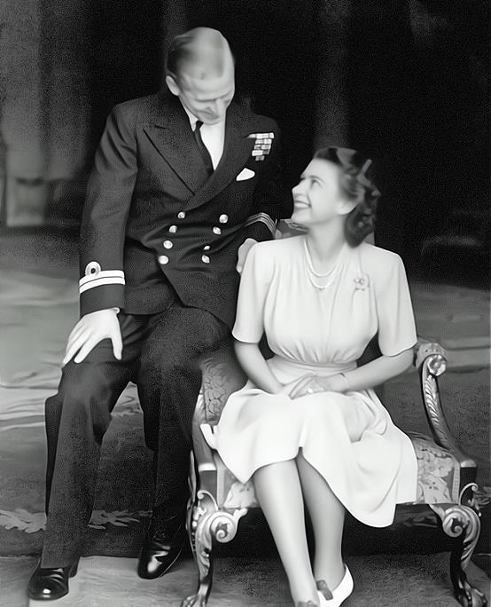 69年前,英国女王加冕典礼,菲利普第一个跪在她面前,表示效忠_伊丽莎白