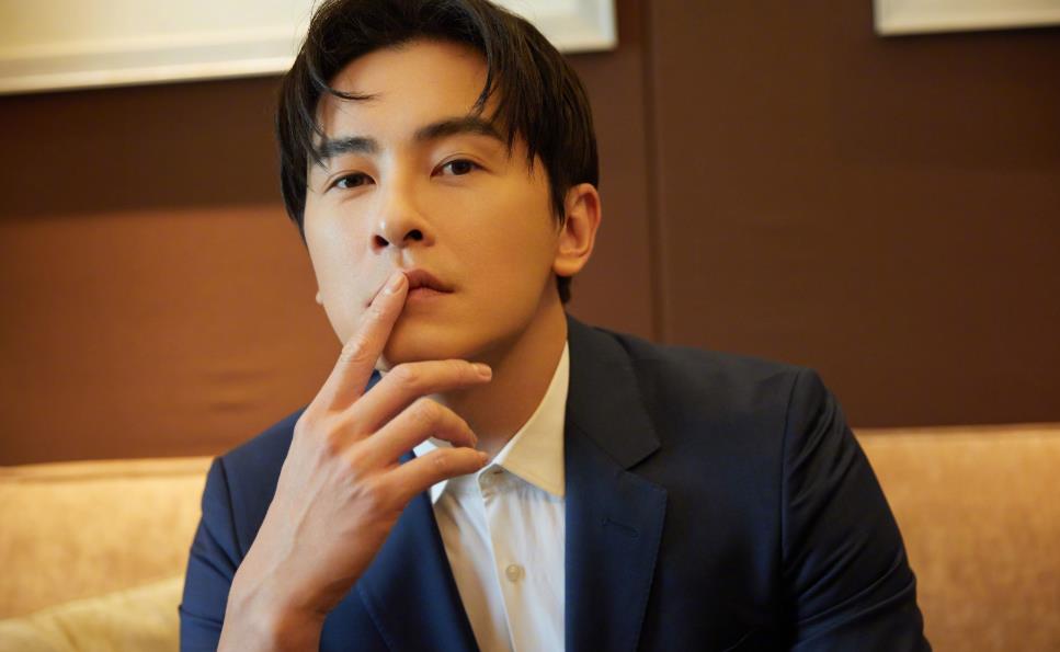 《蔷薇之恋》,郑元畅饰演的是男二号,但长相出众的郑元畅很快地就被