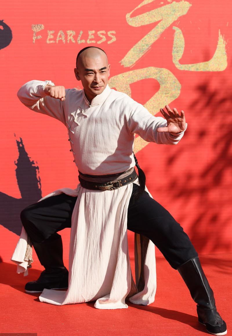 功夫皇帝方世玉:郭涛客串,潘粤明跑龙套,赵文卓19岁演九门提督_李连杰