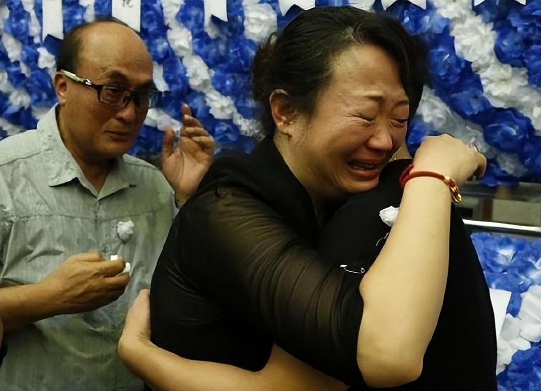 婚后被婆婆捅12刀,抱怨儿媳就是外人_徐艺丽_董岗彪_刘秀英