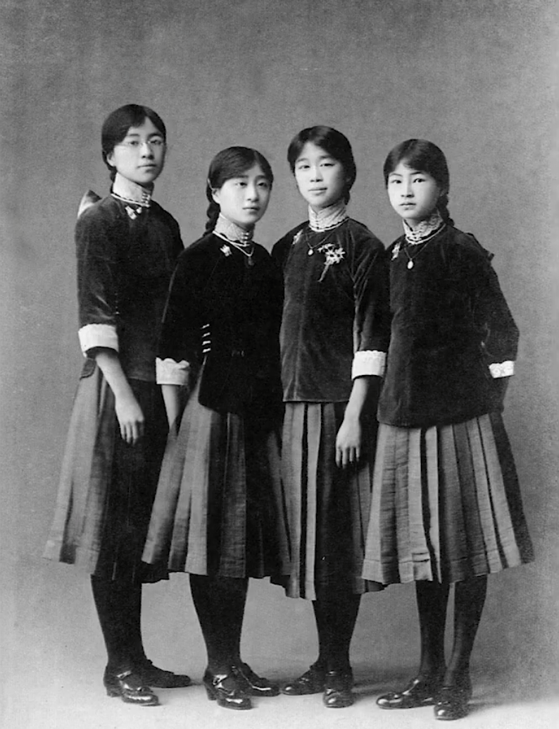 1910-2010中国校服有哪些？网友：我看到我小时候的样子了_搜狐网, image size:794x1034