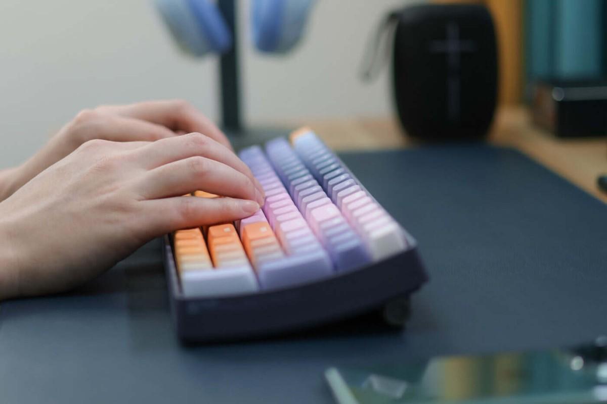 Lofree洛斐小翘星河入手体验,颜值与实用兼备的桌面好物