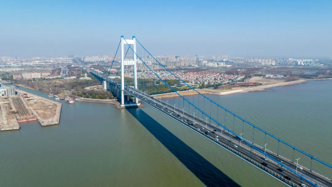 【微靖江】堵!堵!堵!春运期间,江阴大桥流量达到220万辆!