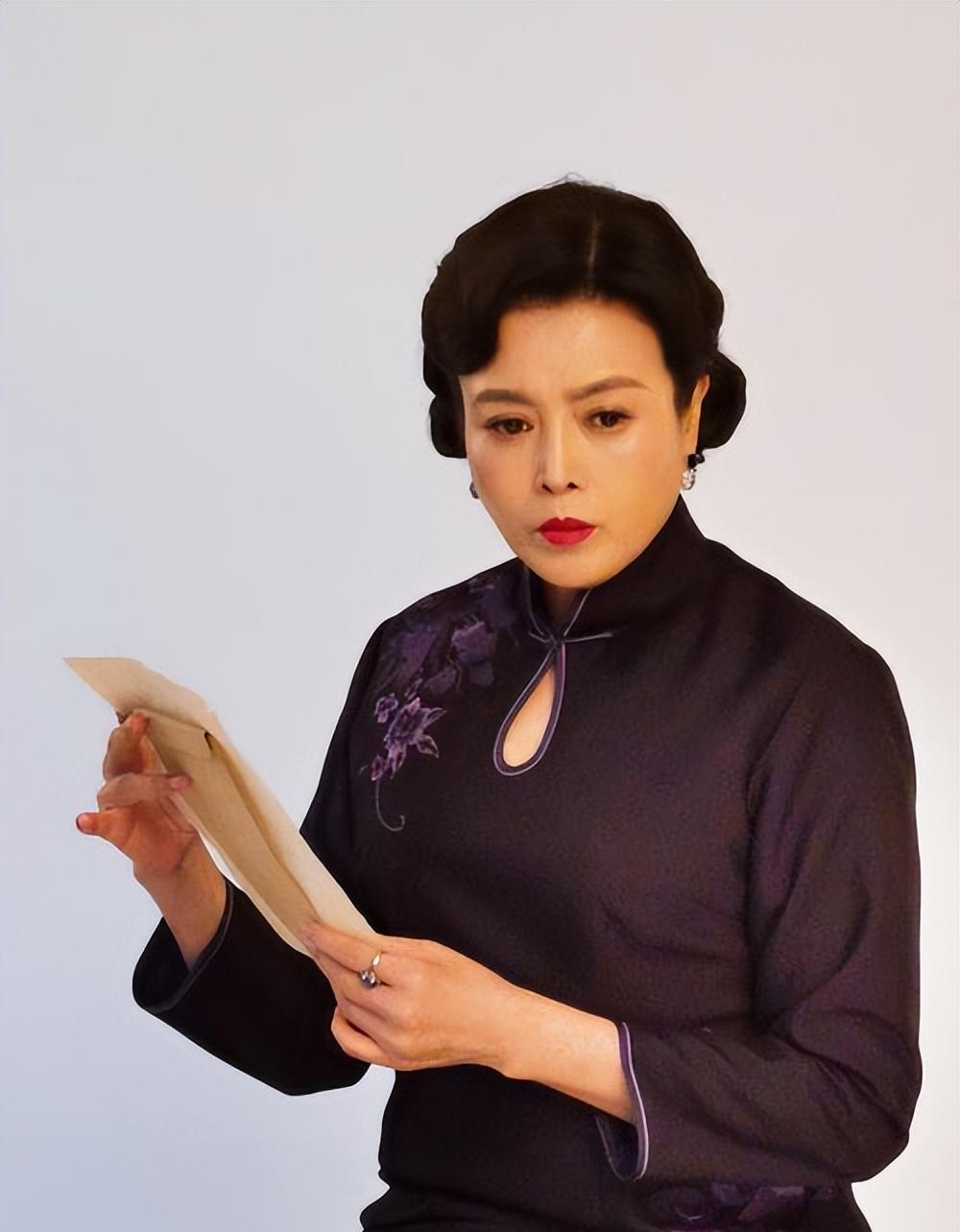 丁嘉丽:为孙红雷向导演下跪,两段婚姻伤人伤己,如今信佛养老_女生