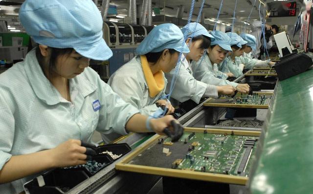 一大批22届本科毕业生,进厂拧螺丝,"读书无用论"再次风起云涌