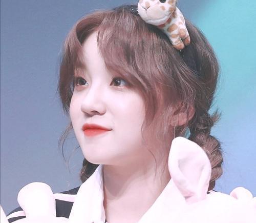 继张子枫后宋雨琪粉丝又脱粉,明星扑朔迷离的恋情,粉丝过分操心