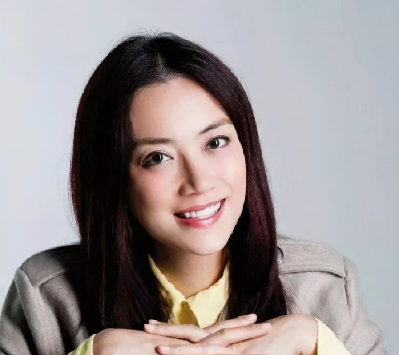 陪谢霆锋最久的女人,单亲妈妈女总裁,霍汶希才是现实版亦舒女郎_白冰