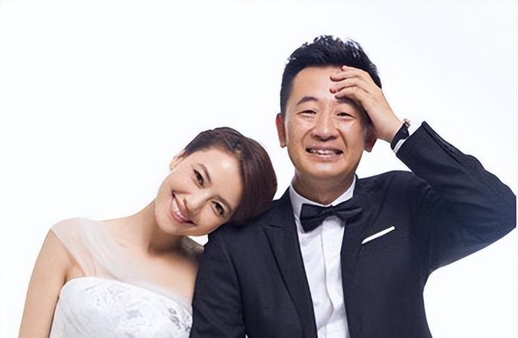 曲栅栅:嫁落魄黄海波,因《狂飙》爆红熬出头,养家8年不离不弃_事业