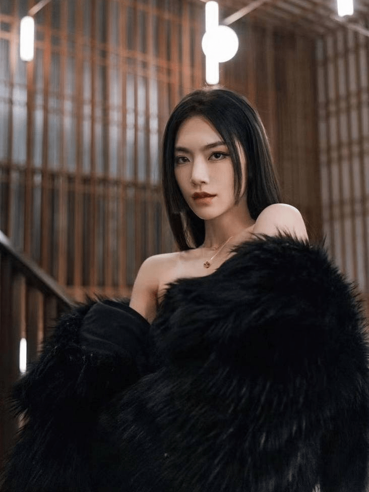 曾可妮《时尚芭莎》写真 风格无界率性本色-搜狐大视野-搜狐新闻