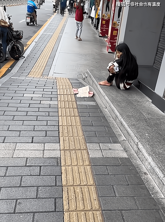 深圳街头流浪气质女图片