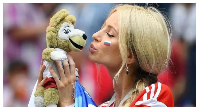 曾经"世界杯最性感女球迷"被曝"下海"_俄罗斯_com_natalya