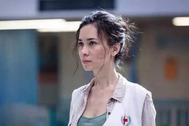 她是《战狼2》原定女主,临时加价被吴京换掉,如今混成这样