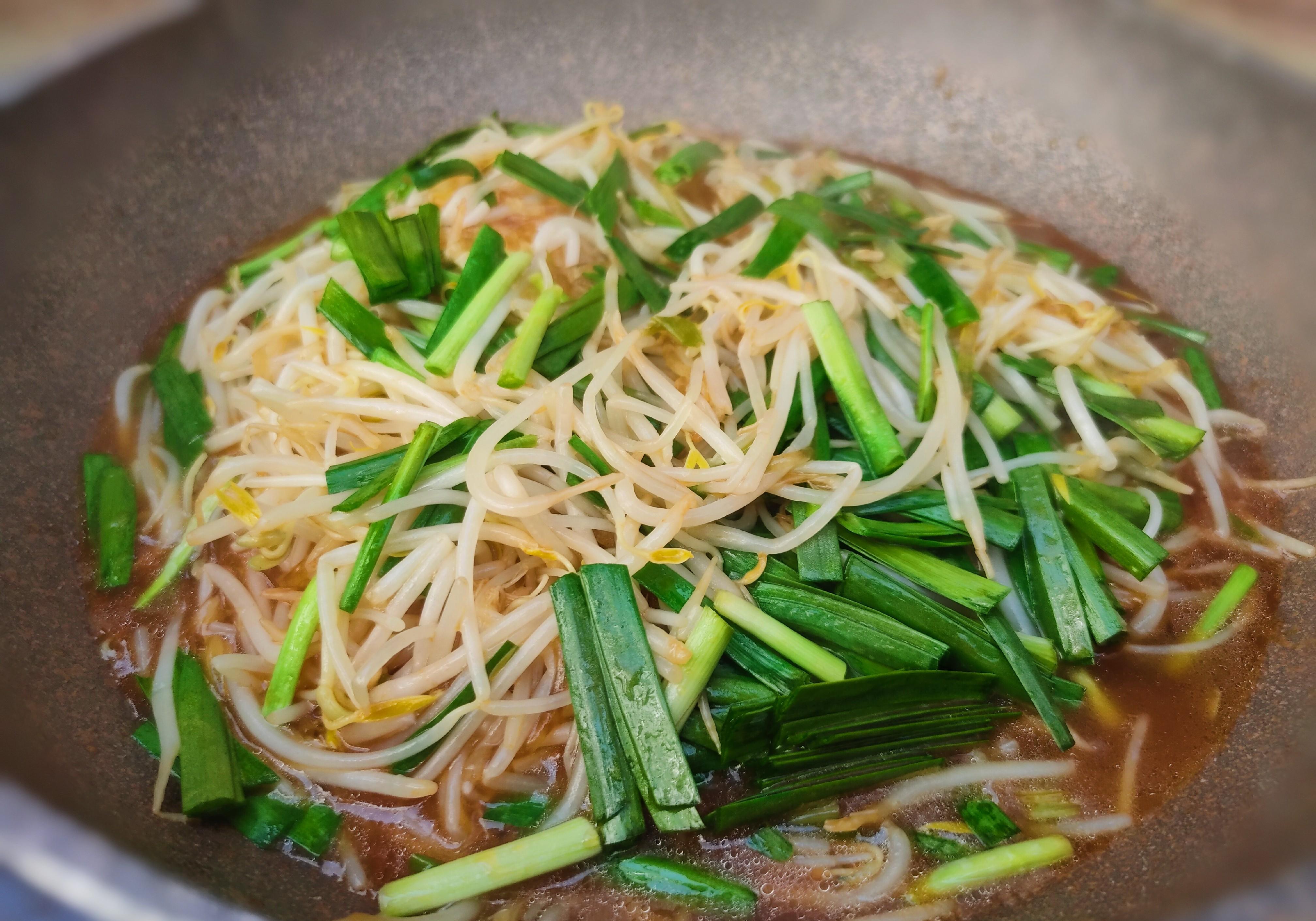 它叫如意菜,春天正当时,与韭菜是绝配,素炒美味更清肠_豆芽_粉条_蔬菜