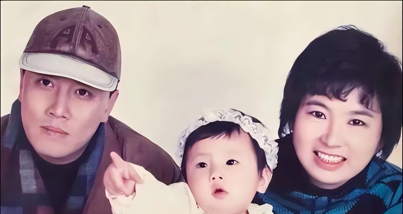 如今,张山偶尔还会接拍一些影视剧,更多的时间都用来享受天伦之乐