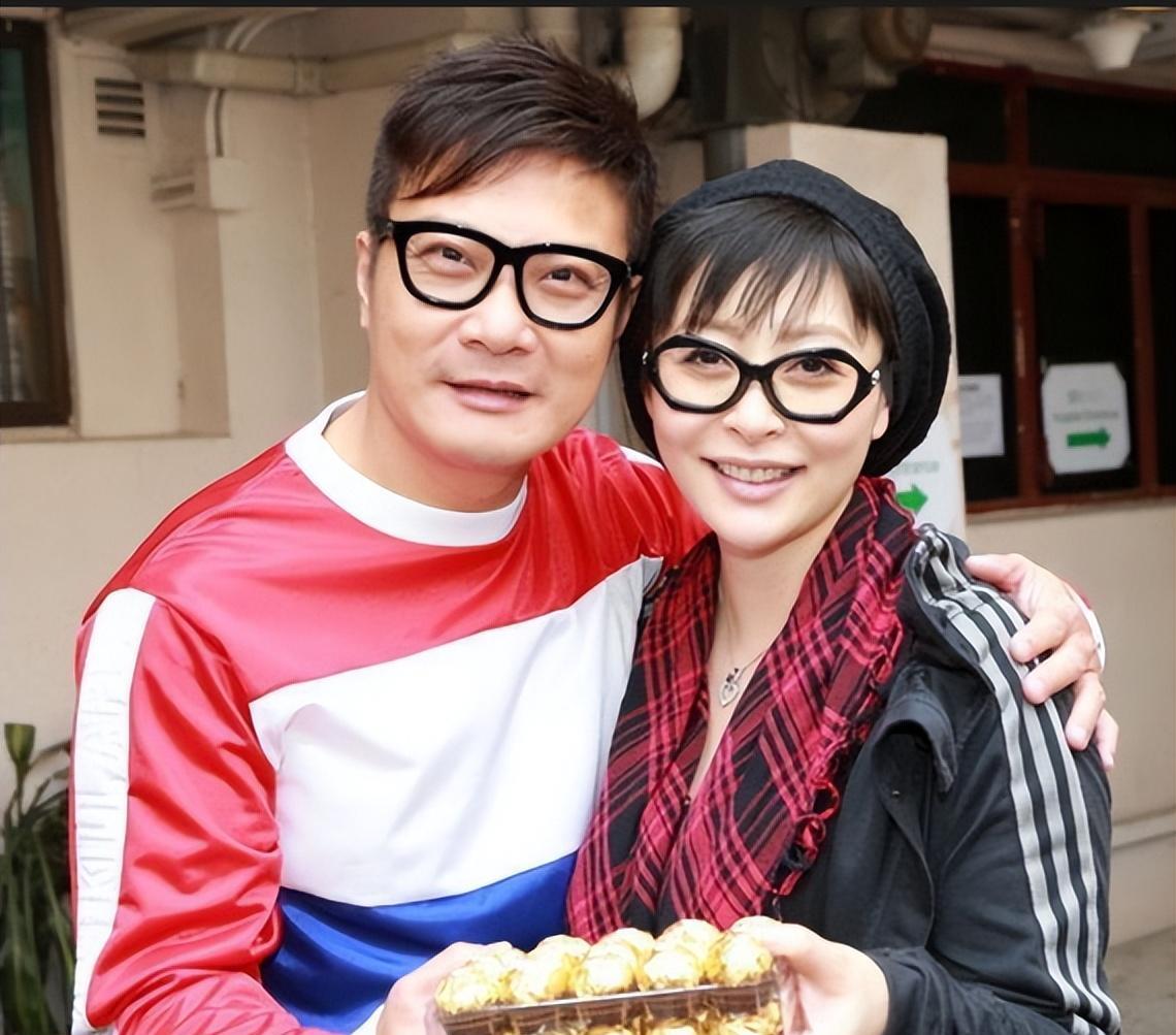 "洪家班"成员晚年现状唏嘘,3位大佬已逝,狄威已成老爷爷_洪金宝_钱