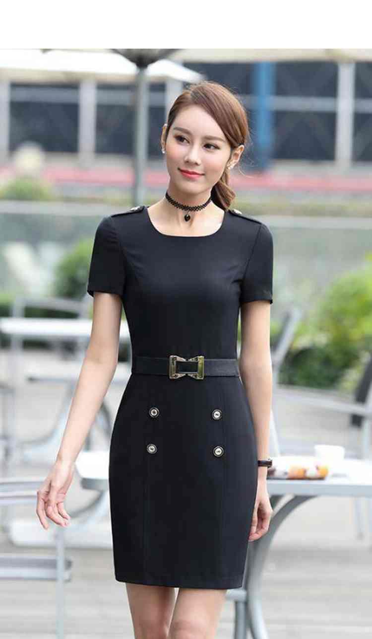 一个40岁的美女,有30多个男人在追她.