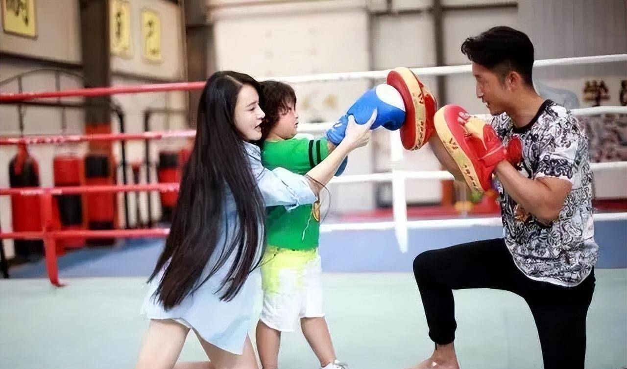 原拳王邹市明:玩老东家,陪老婆上综艺赚流量_胜利_冉莹颖_家族