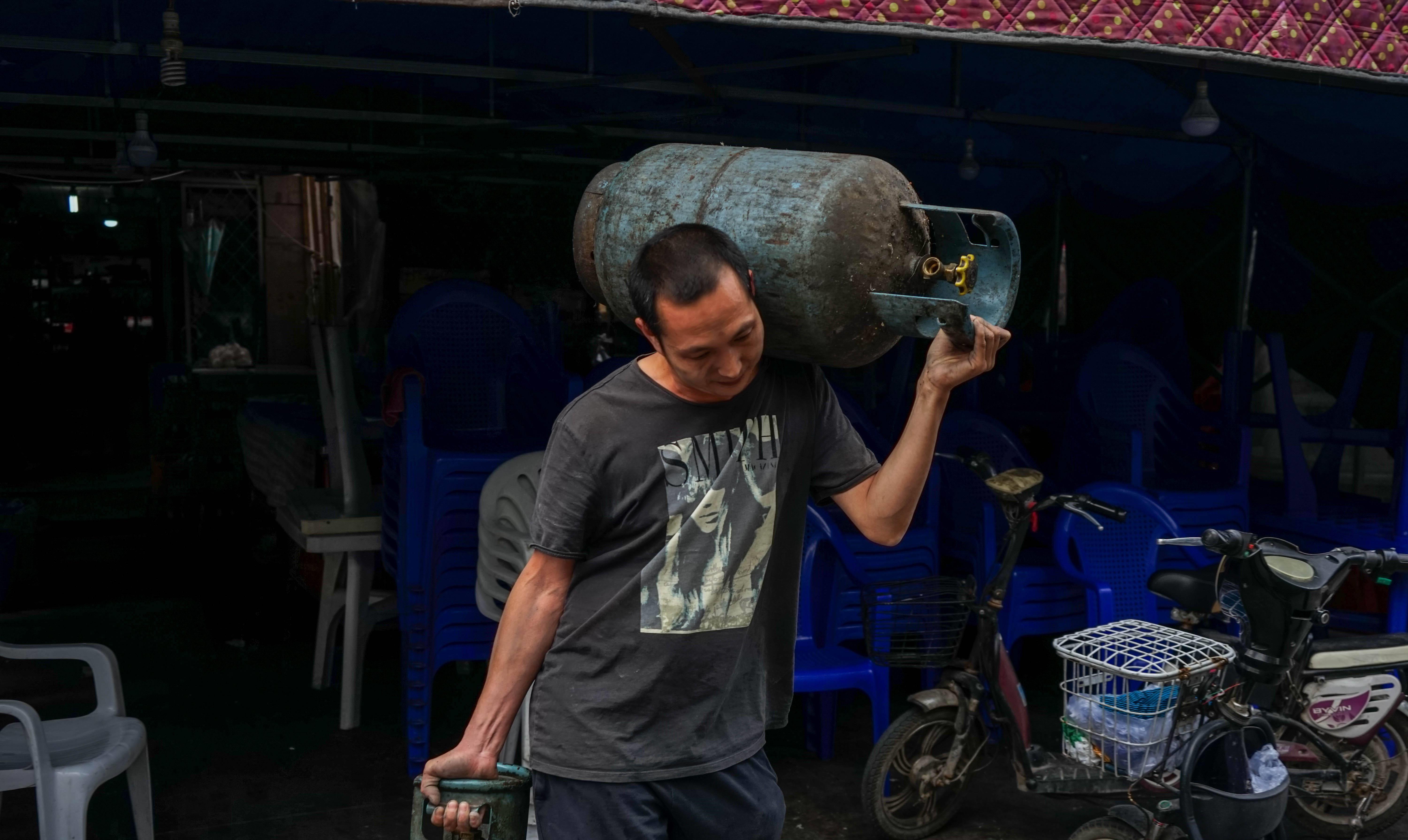 1987年湖北夫妻捡弃婴,扛煤气罐供她读博士,24年后亲生父母认亲_崇阳