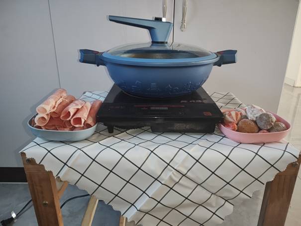 一口锅解决烹调厨具问题帝伯朗Century城际系列八合一浮雕多用锅