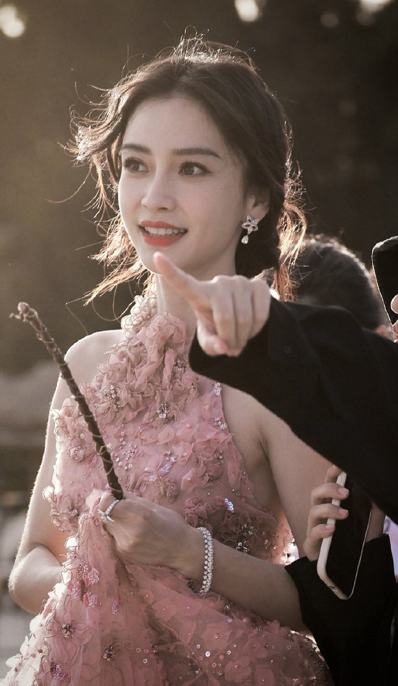 热巴,杨颖前三没争议,刘亦菲是仙女,而她真让人难忘_微博_图片_古力