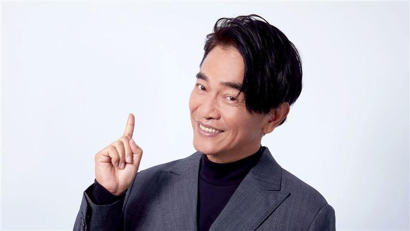 60岁吴宗宪宣布当外公,外孙女正脸照曝光超可爱,晒合照满脸喜悦