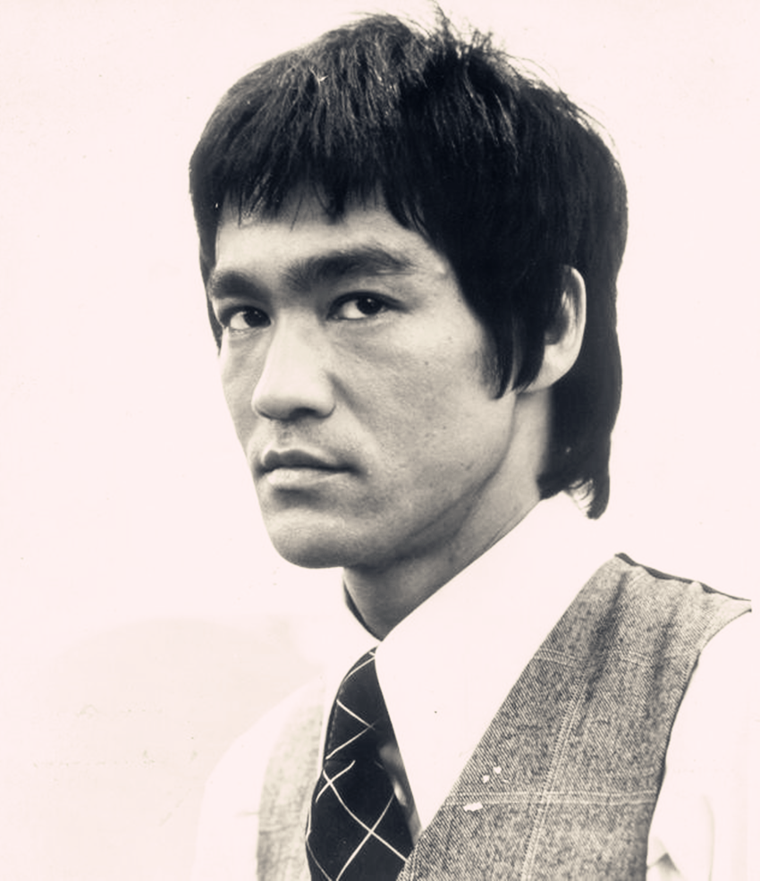 1973年李小龙去世,运回美国时棺椁破裂,漏液,42年后丁佩谈死因_琳达