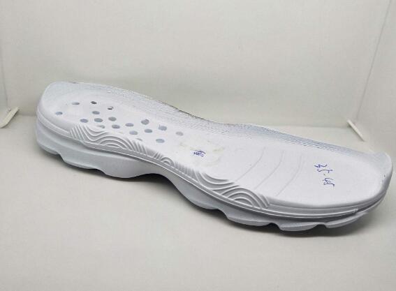 其实大家可以发现,eva中底材料的鞋子脚感差异很大,这也是大家开发最