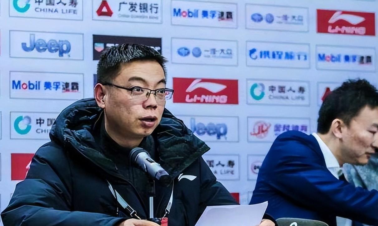 cba三消息:新疆超外无法训练,邵英伦已被放弃,方俊苦苦寻外援_摩尔