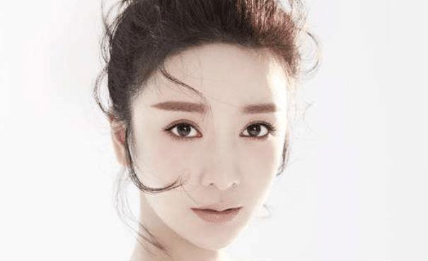 不是专业演员的王学敏,曾经凭借着一个丫鬟的角色,成功的走红_作品