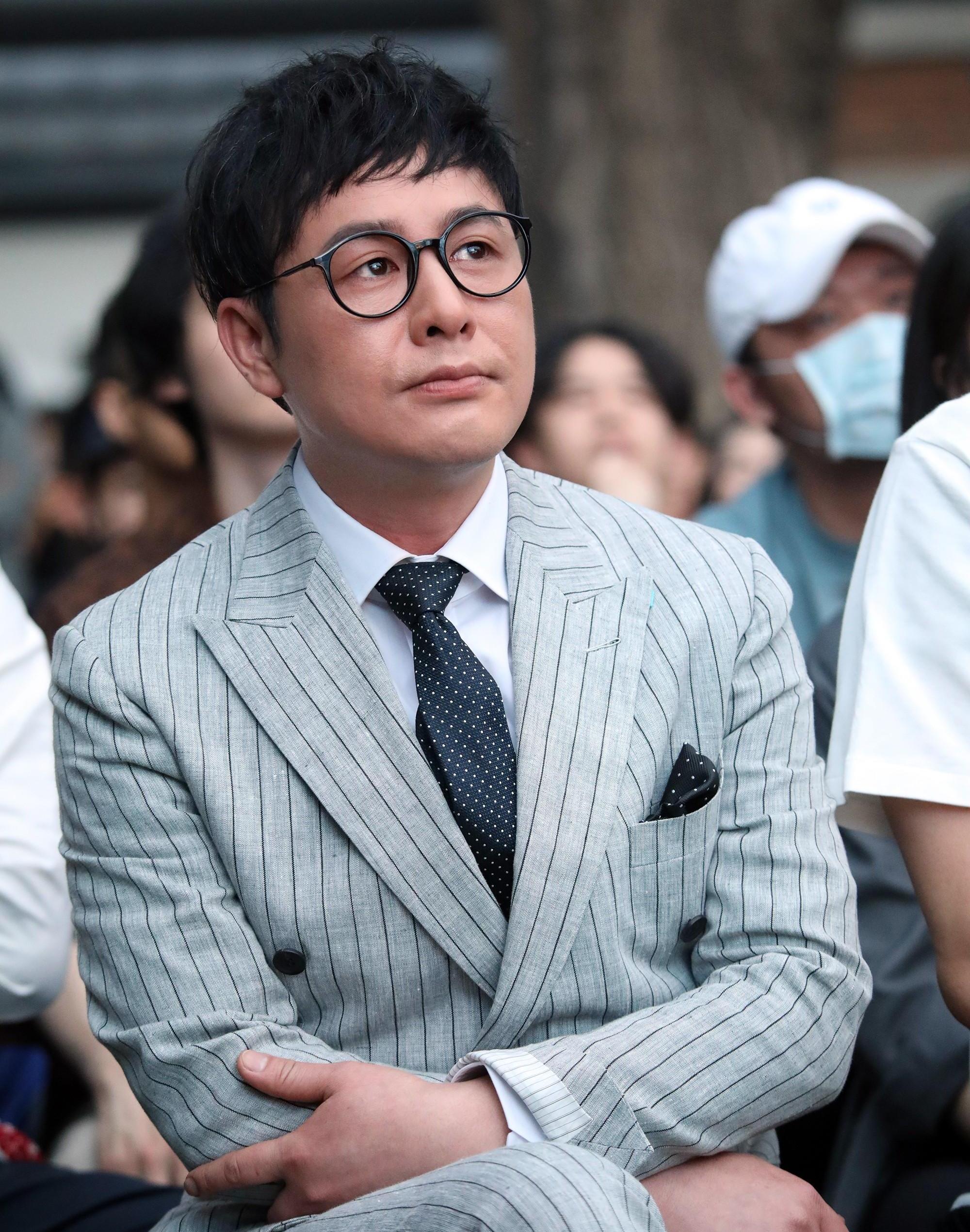 张颂文火了,1米75的大高个,长相也十分清秀,他的感情生活成谜_人生