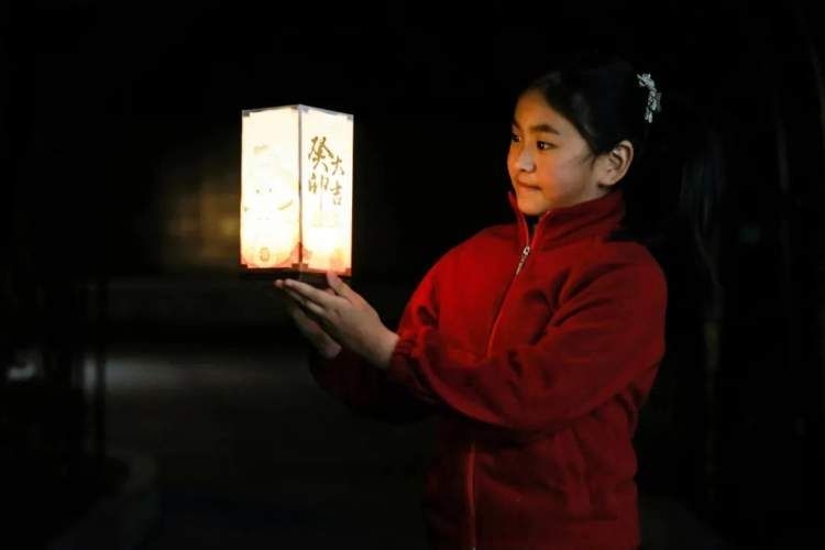 居然可以这样（非遗皮纸心灯）废纸皮灯笼制作过程 第5张