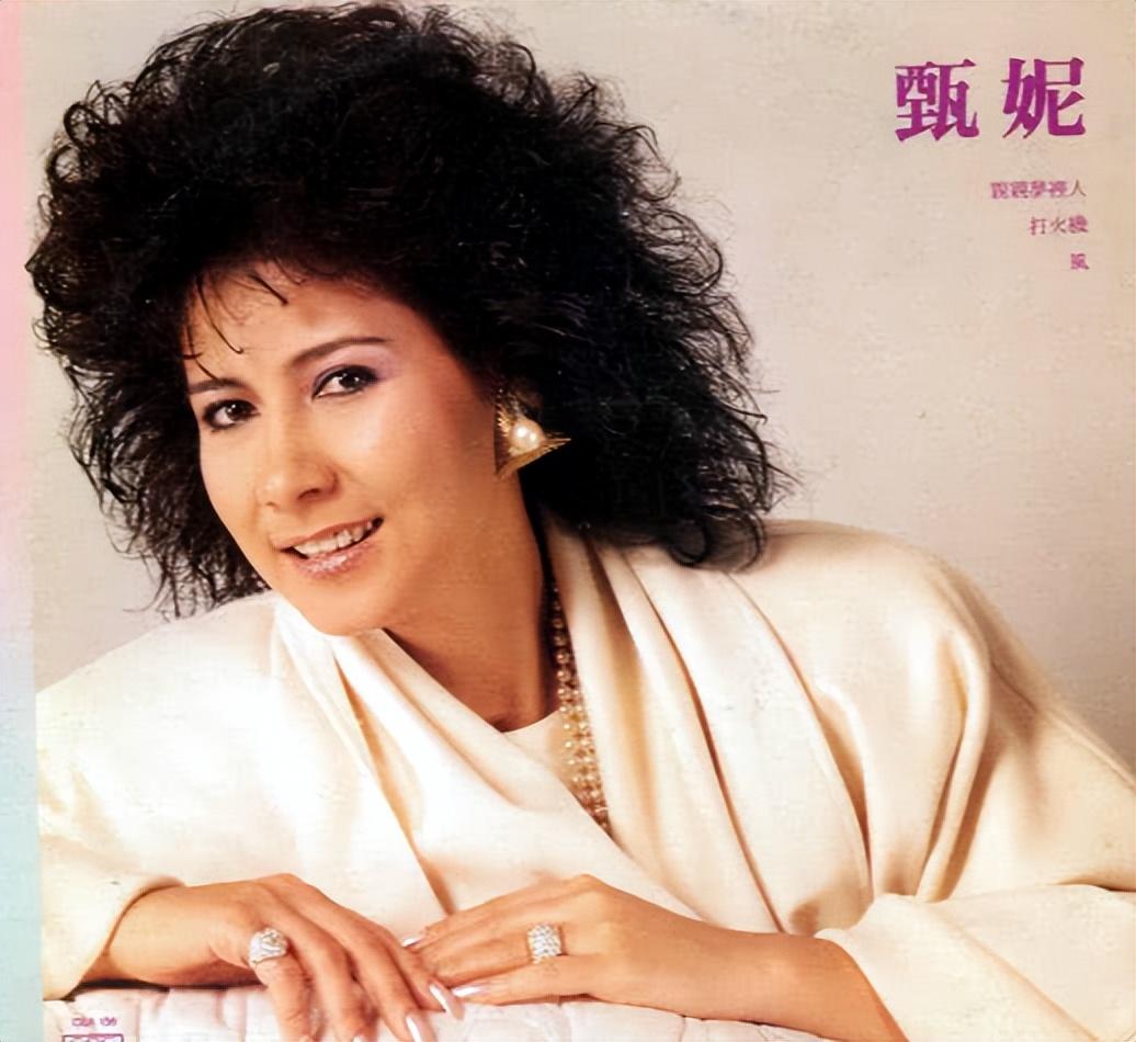 1999年,甄家平上初中了,她问妈妈:你能告诉我亲生父亲是谁吗?