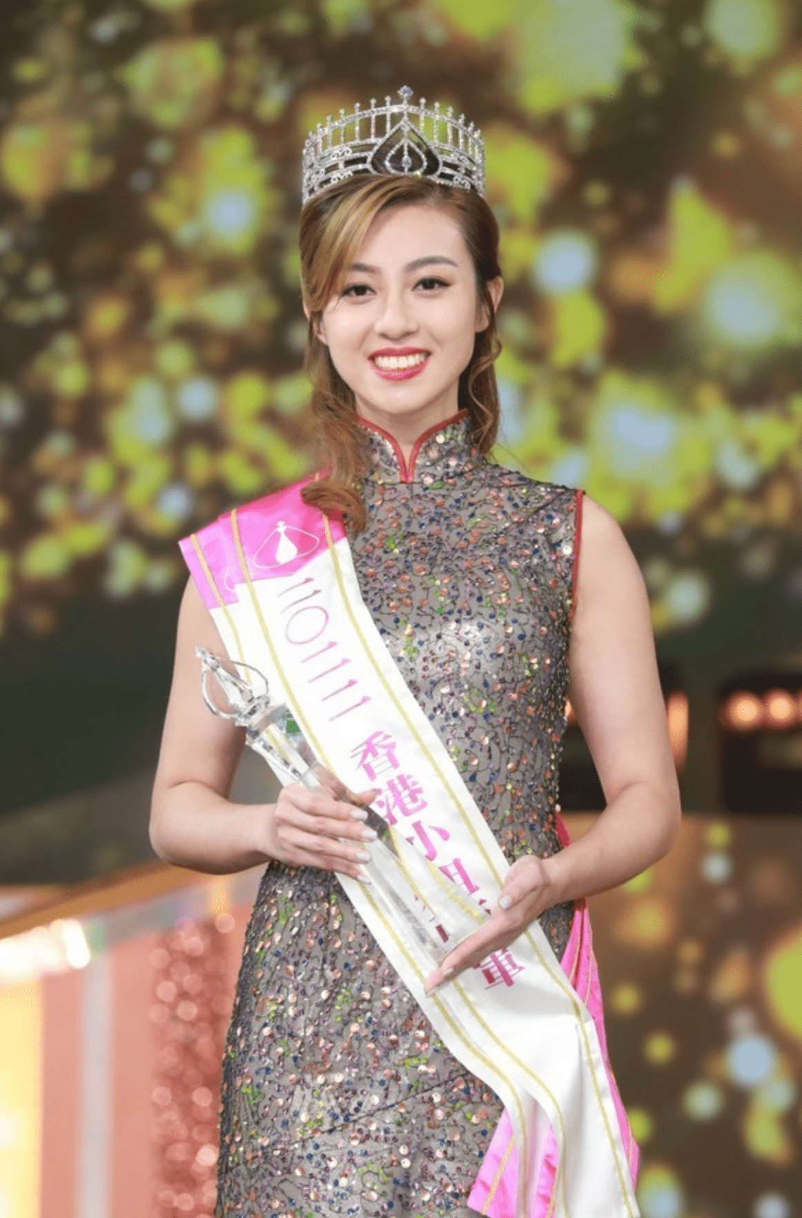 25岁港姐不堪压力缺席活动,当选后不履行职责,已提出与tvb解约_许子萱