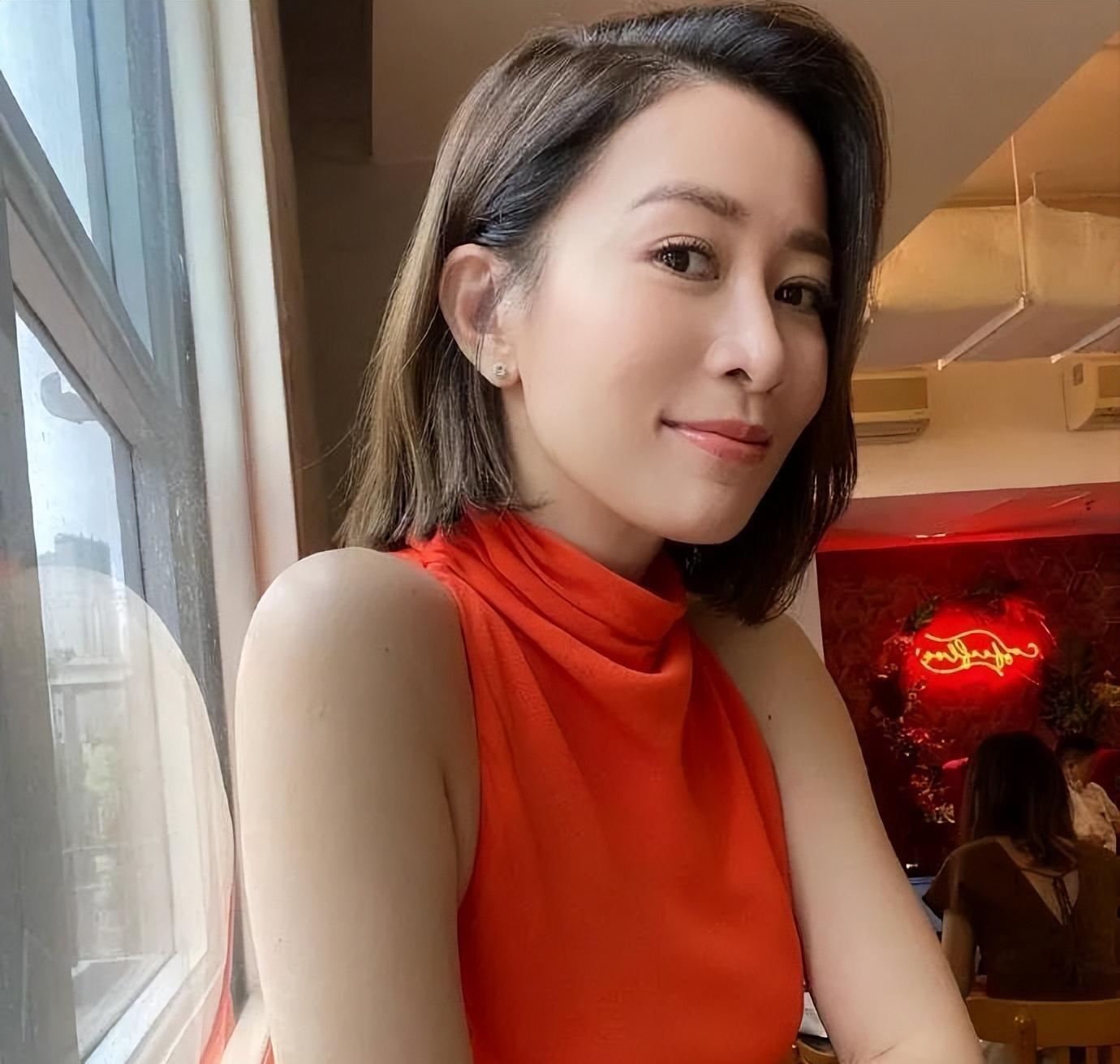 在看完剧本很满意,据悉佘诗曼今次在剧中饰演黄金时段的最top女主播