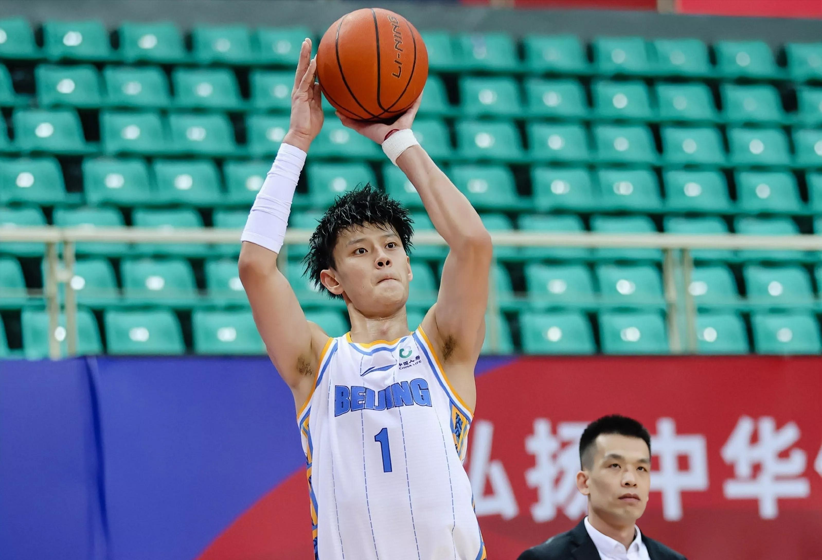 的一个,同样锁定了一个名额,剩下5名锋线将直接竞争,朱俊龙,祝铭震