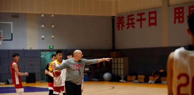 中国男篮集结18人，分3组！乔尔杰维奇新考察，最强阵容蓄势待发