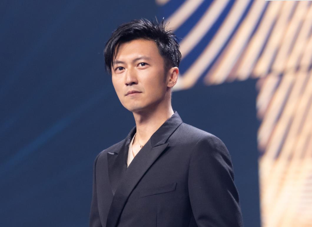 谢霆锋首谈父子关系,曾公开跟父亲道歉,父亲忙于打牌根本没听到_感情