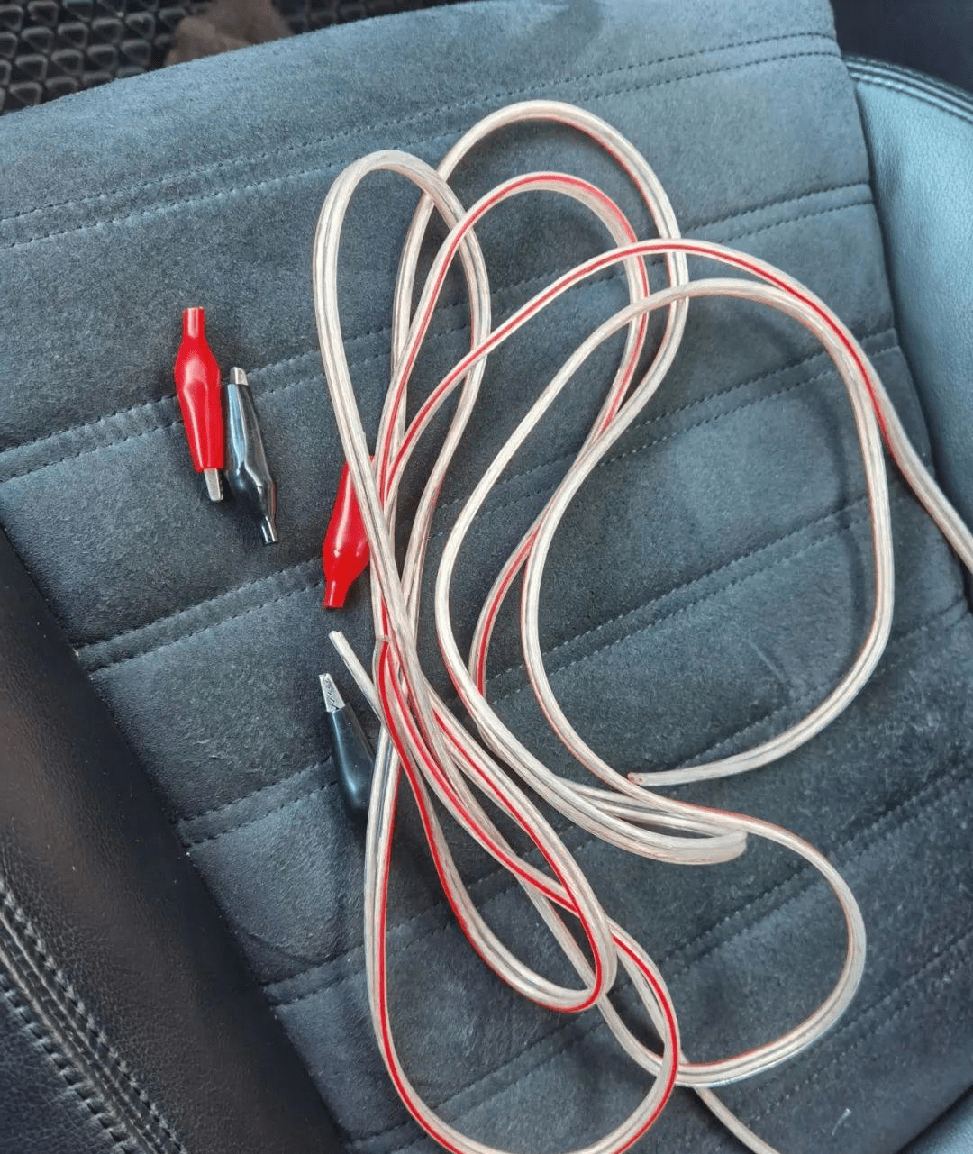 博士的低音炮,据说这个自带功放,但真不知道怎么装到rns510上去,如果