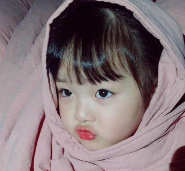 韩国小网红权律二开通微博了，那些年你们用过的脸色包，有她吗？