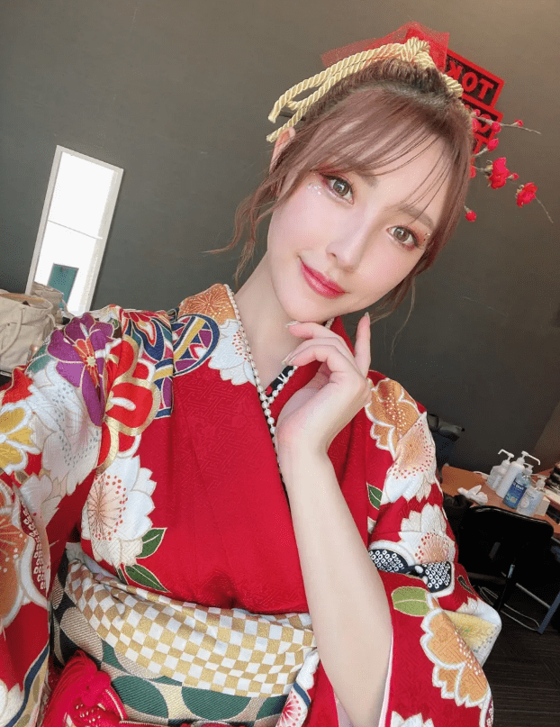 和克洛伊一起看美女:邻家姐姐!出道即巅峰!你硬盘里有她吗?