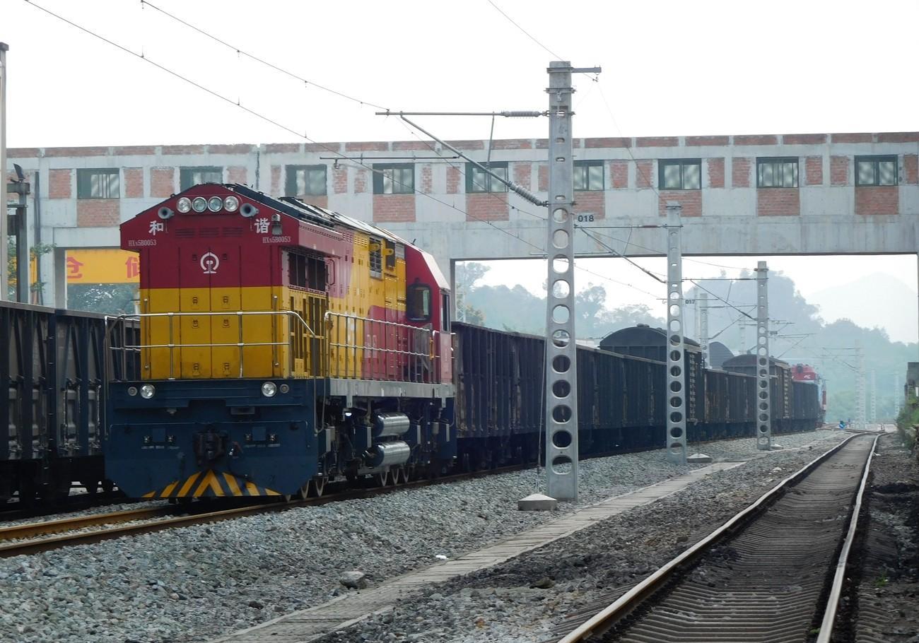 重庆铁路枢纽的中梁山车站_线路_电气化_机车