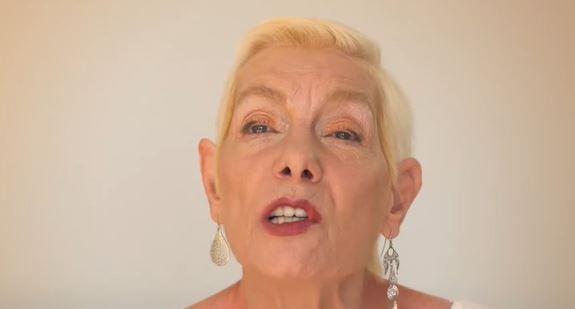 欧米娜2017年视频截图看来欧米娜这位"金星人"也没办法抵御疾病的危害