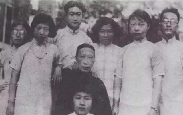 不考虑婚事,不计较薪酬,她终身嫁给国家事业,却在55岁跳塔自杀_曾昭燏