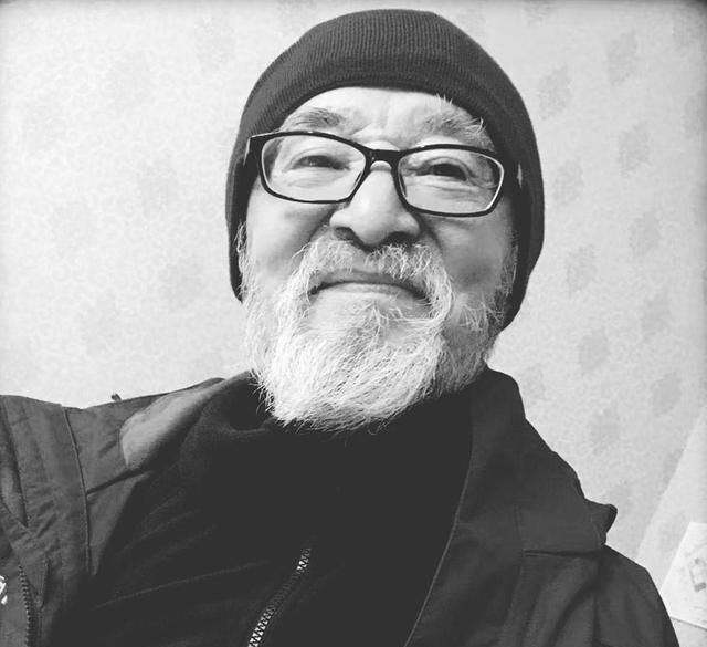 网红导游"老鬼"毕亚丁去世,享年76岁,照片曝光,儿子透露死因_死亡