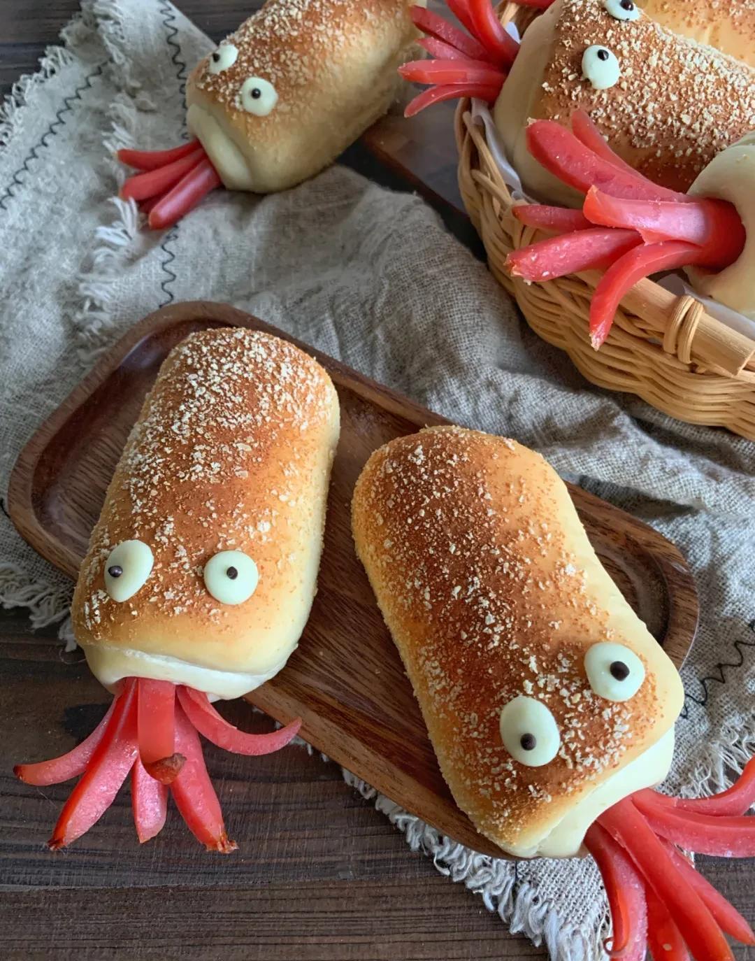 可爱呆萌的脆肠章鱼面包,做法简单,松软好吃,营养早餐_面团_进行